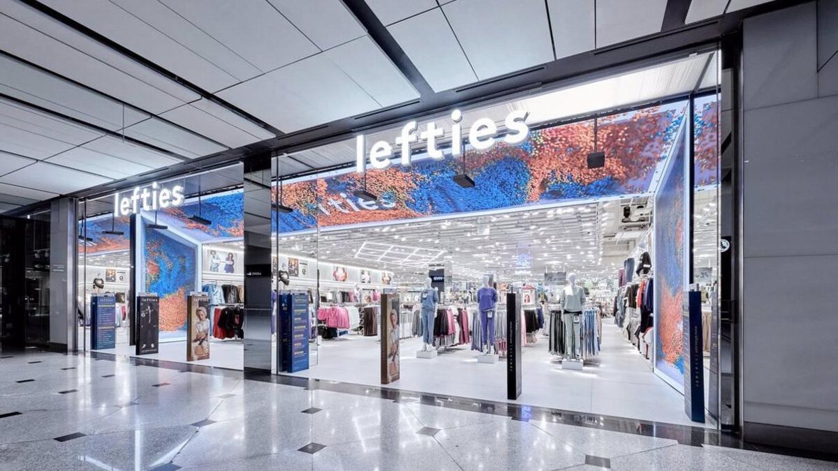Una tienda Lefties en un centro comercial