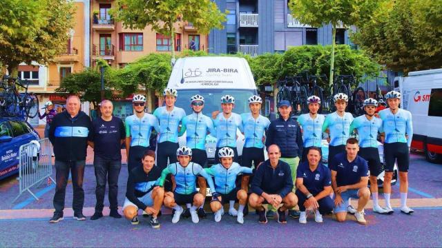 El Eulen-Amenabar, equipo que desaparece en categoría amateur masculina, posa antes de su adiós.