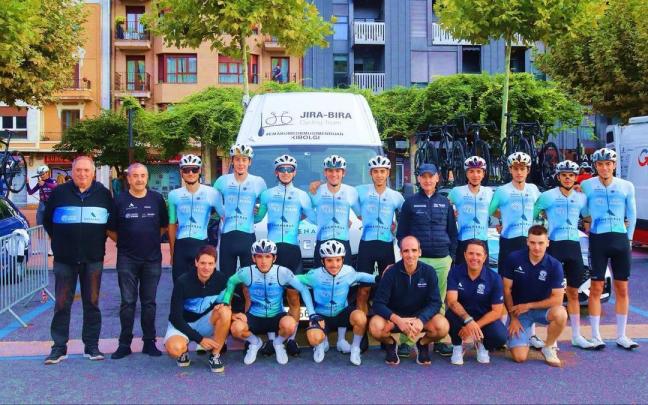 El Eulen-Amenabar, equipo que desaparece en categoría amateur masculina, posa antes de su adiós.
