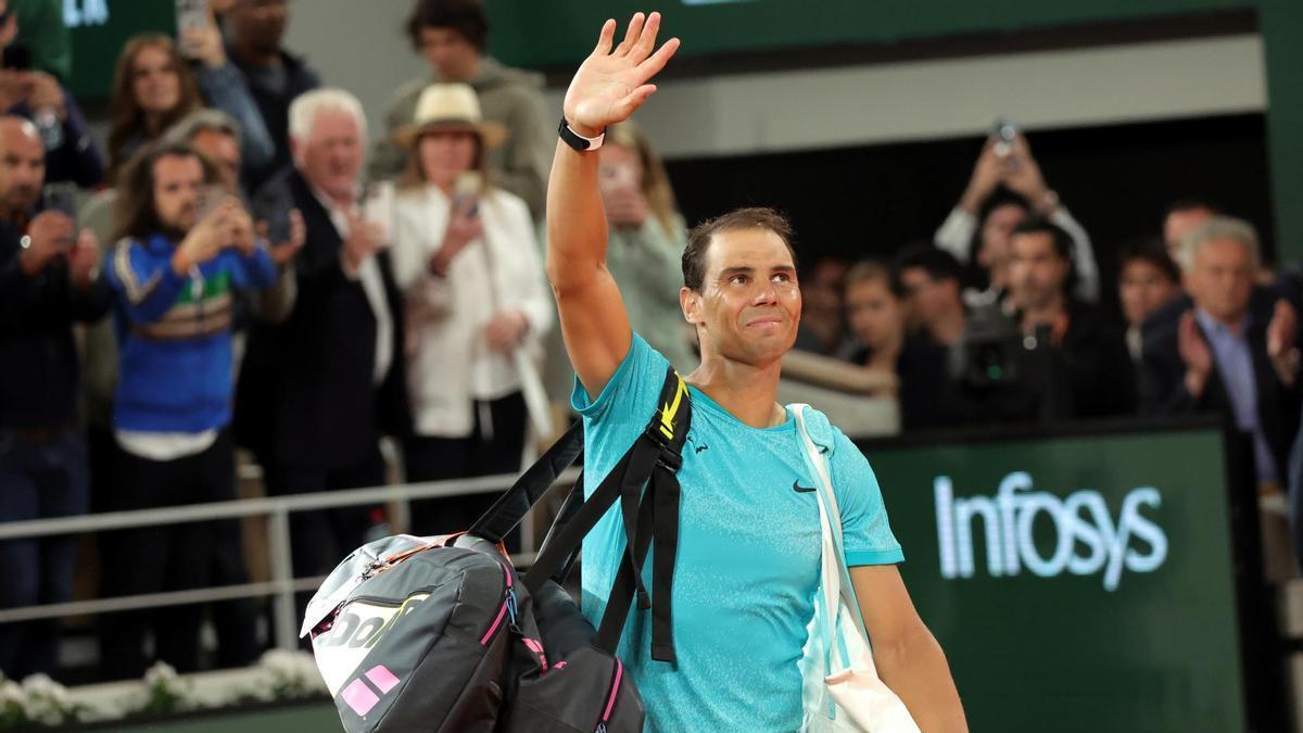 Nadal se despide del público en Roland Garros.