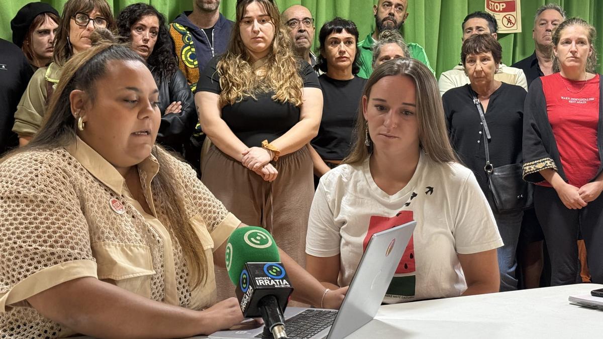 Palmira Dual (izquierda) durante la rueda de prensa