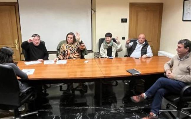 Imagen del pleno del Ayuntamiento de Mañaria