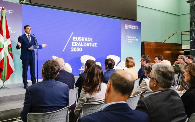 El lehendakari, Imanol Pradales, durante la presentación del Plan.