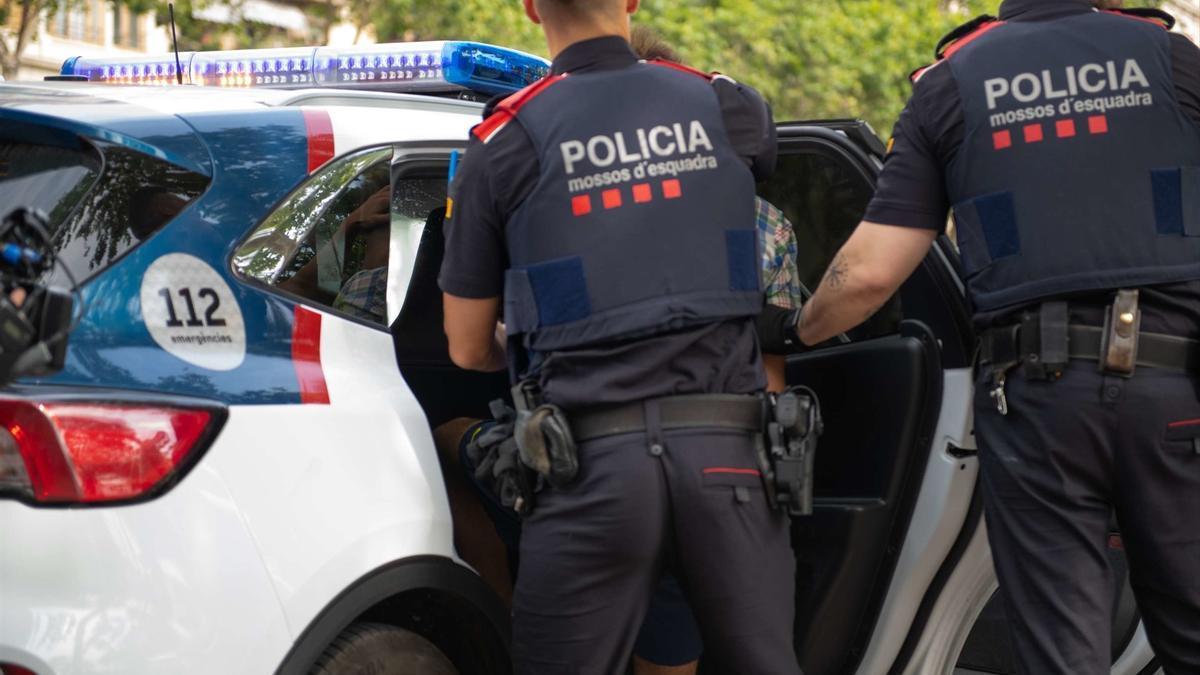 Una detención realizada por los Mossos d'Esquadra.