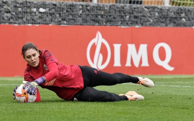 Amaia Peña realiza una parada en Lezama.