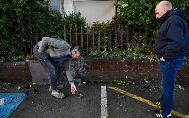 El vehículo se empotró contra un muro.