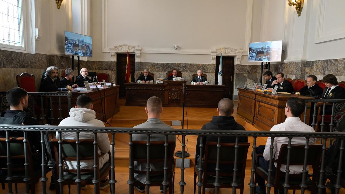 Los acusados, Diego Montaña, Alejandro Freire, Kaio Amaral, y Alejandro Míguez, durante la vista de apelación, en el Tribunal Superior de Xustiza de Galicia.