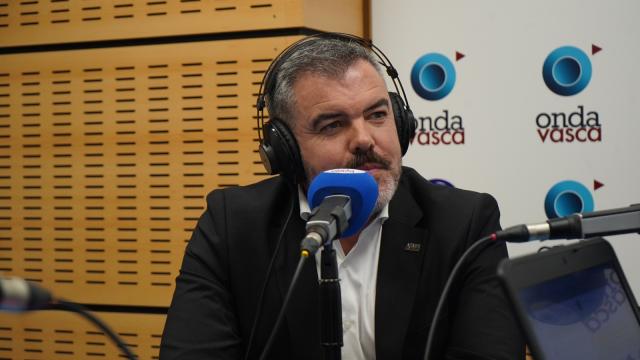 Borja Rodrigo, presidente de la ACT, ha visitado hoy los estudios de Onda Vasca