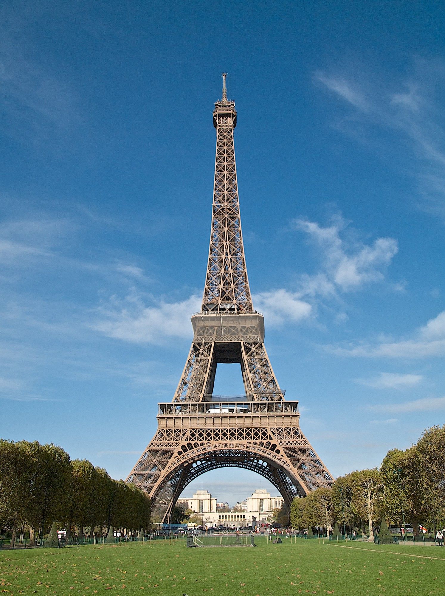 La Torre Eiffel, uno de los monumentos más emblemáticos de París.