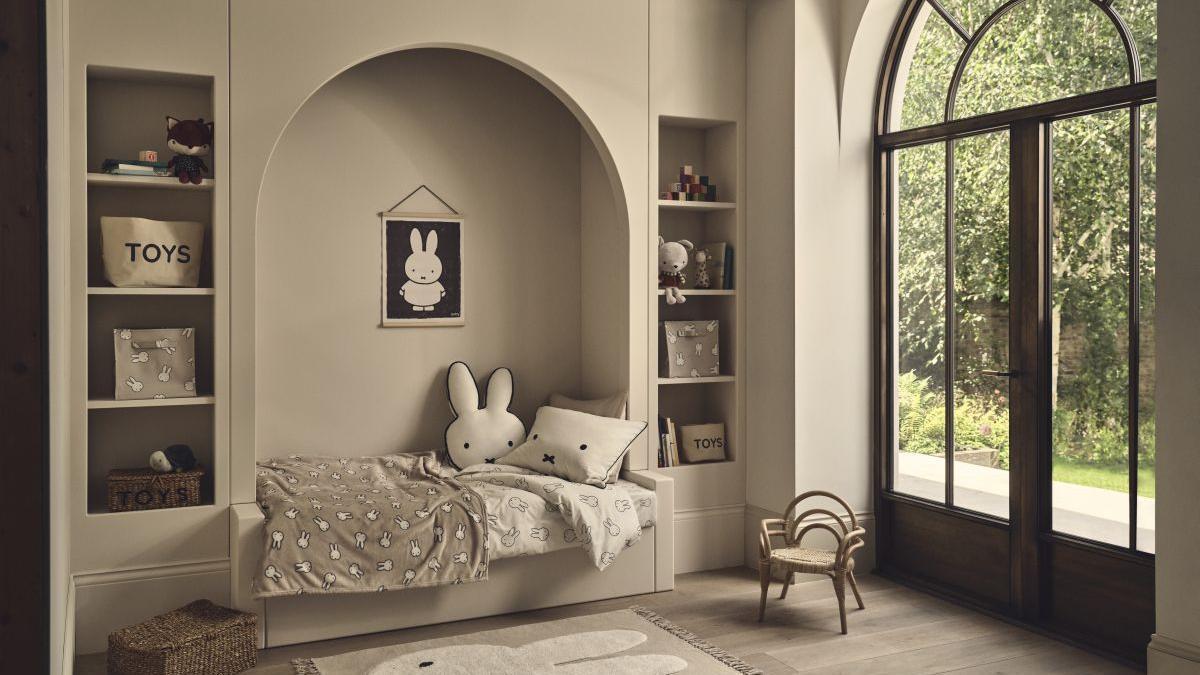 En la decoración infantil también se pueden dejar de lado los colores estridentes y crear bonitos resultados.