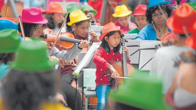 En la orquesta participan menores de 8 a 17 años de orígenes familiares muy diversos.