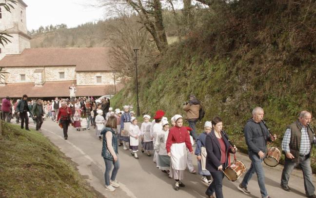 Tras la misa se traslade la imagen de San Valentín en procesión hasta la ermita de La Piedad