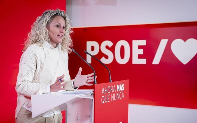 La portavoz del PSOE, Montse Mínguez, en la rueda de prensa de este sábado.