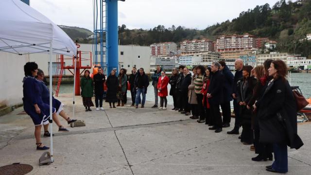 Acto inaugural de la nueva escuela de buzos profesionales en el puerto de Ondarroa