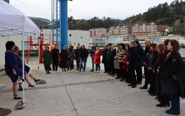 Acto inaugural de la nueva escuela de buzos profesionales en el puerto de Ondarroa