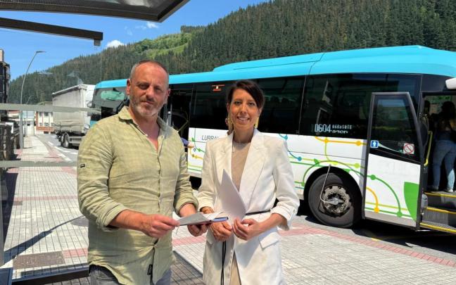 Valbuena y Domínguez, en la parada de Legazpi.