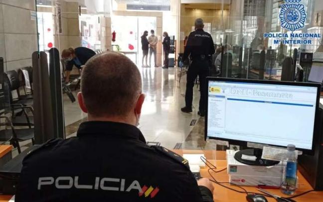 Una oficina de renovación de DNI y pasaporte de la Policía Nacional. Una oficina de renovación de DNI y pasaporte de la Policía Nacional.