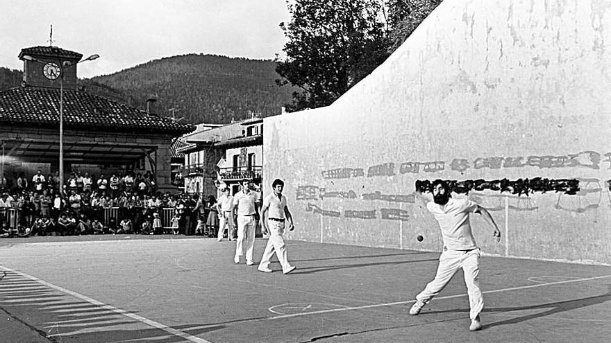 Un partido del Memorial Josetxo Etxandi.