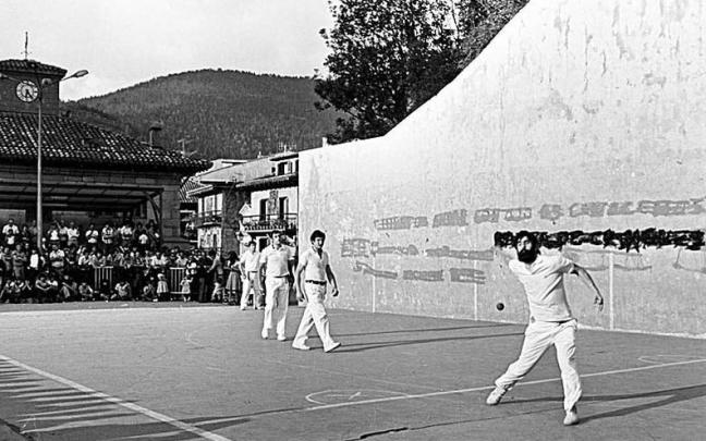 Un partido del Memorial Josetxo Etxandi.