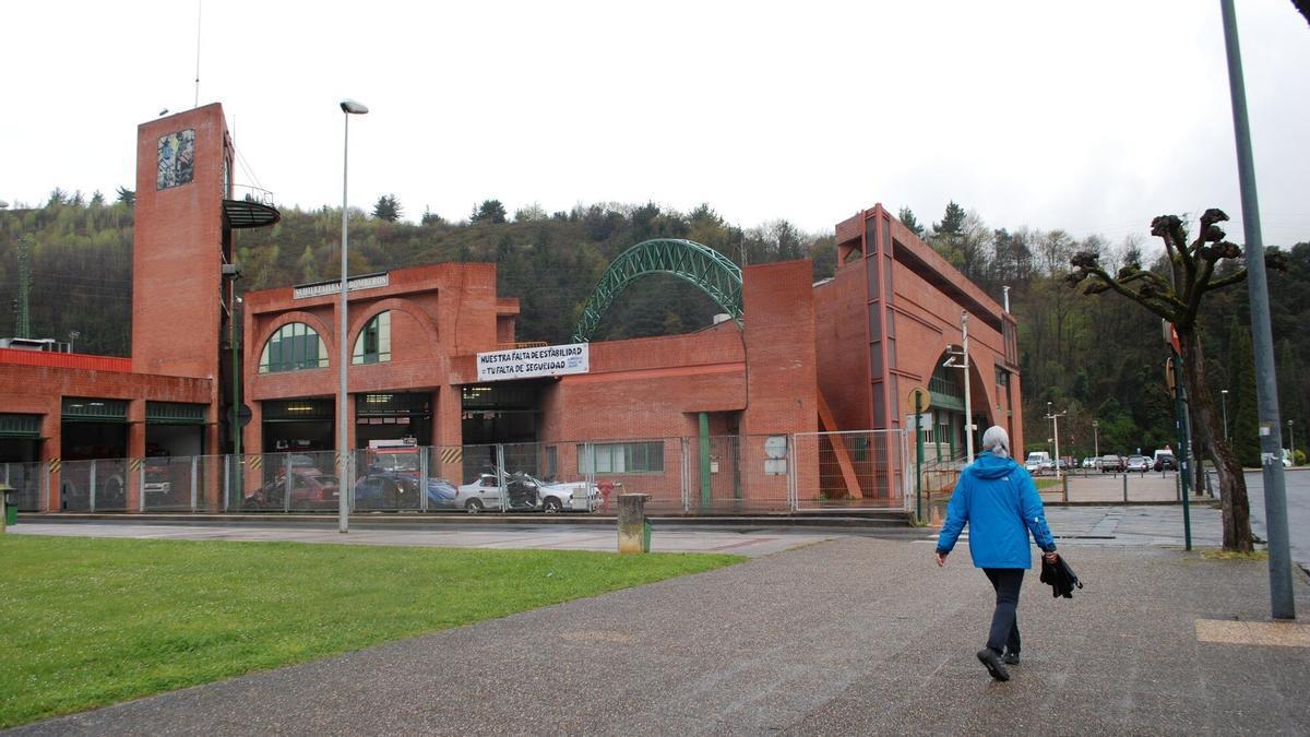 El edificio que alberga en Laudio la comisaría de la Ertzaintza y el parque foral de Bomberos