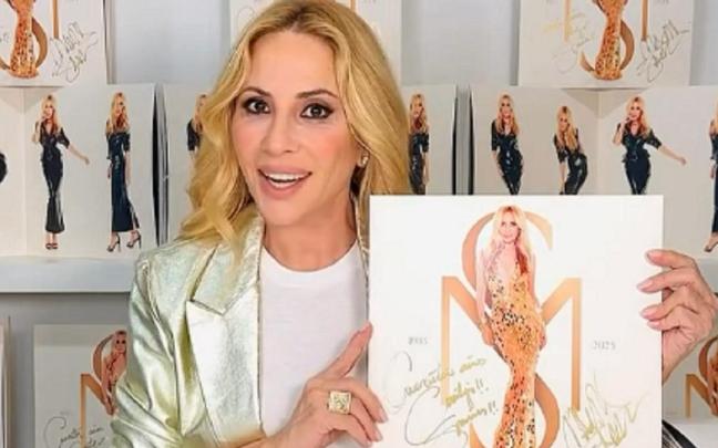 La cantante, con su nuevo disco.