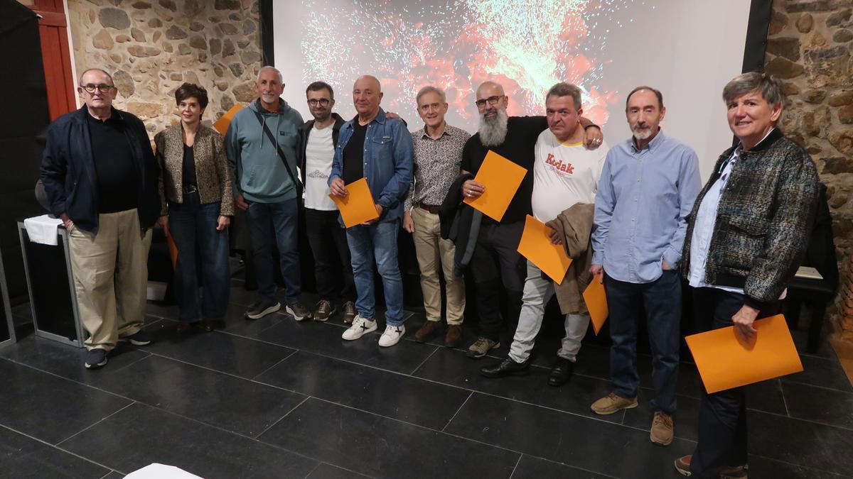 Los legazpiarras que recibieron los recuerdos, con Luqui y Aguado.
