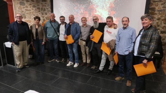 Los legazpiarras que recibieron los recuerdos, con Luqui y Aguado.