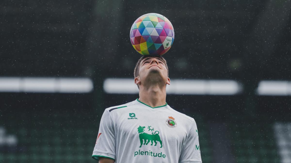 Peio Canales en su presentación con el Racing / Real Racing Club
