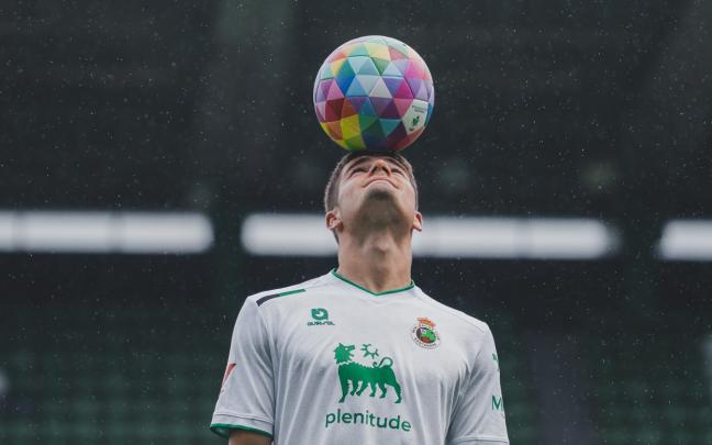 Peio Canales en su presentación con el Racing / Real Racing Club
