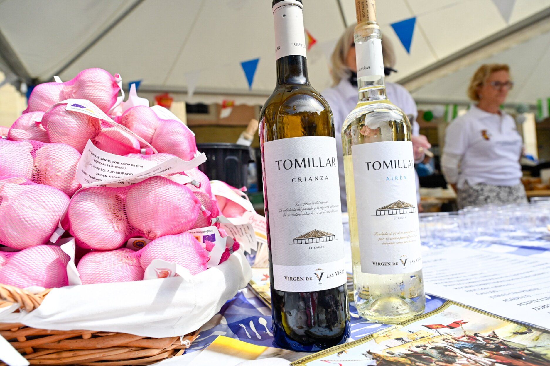 Los Ajos de las Pedreñeras compartieron expositor con los buenos vinos de la tierra castellanomanchega.