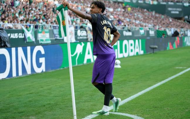 Lamine Yamal celebra su gol frente al Real Betis Balompié en la Cartuja.