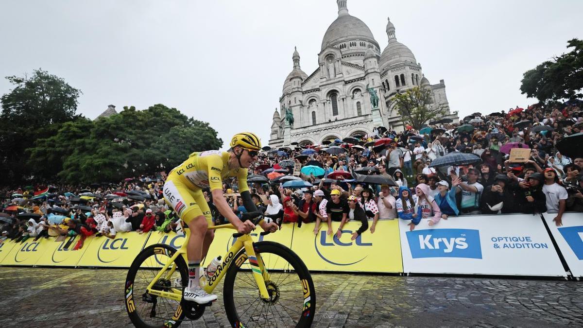 Pogacar, durante la etapa final en París.