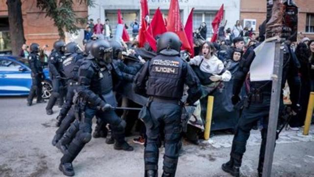 Cargas policiales durante una manifestación en el campus de Ciudad Universitaria, a 14 de octubre de 2026, en Madrid.