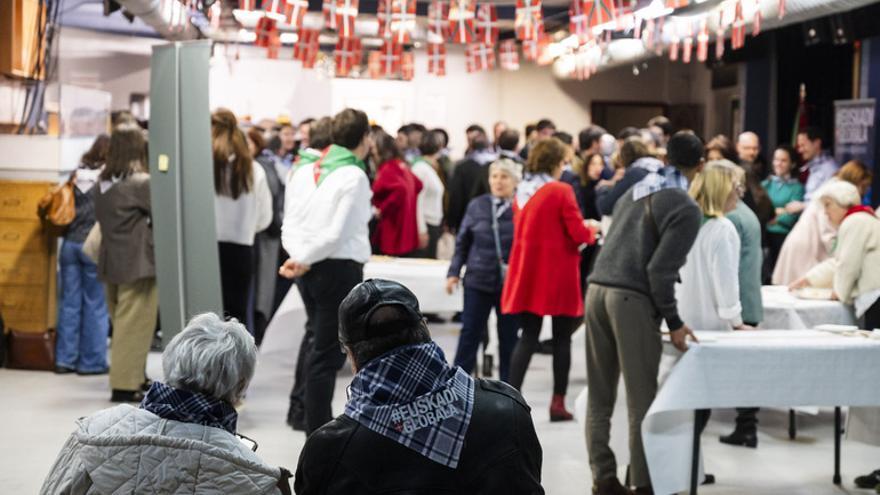 Imagen de la celebración de la reunión de la diáspora en la Eskual Etxea de París