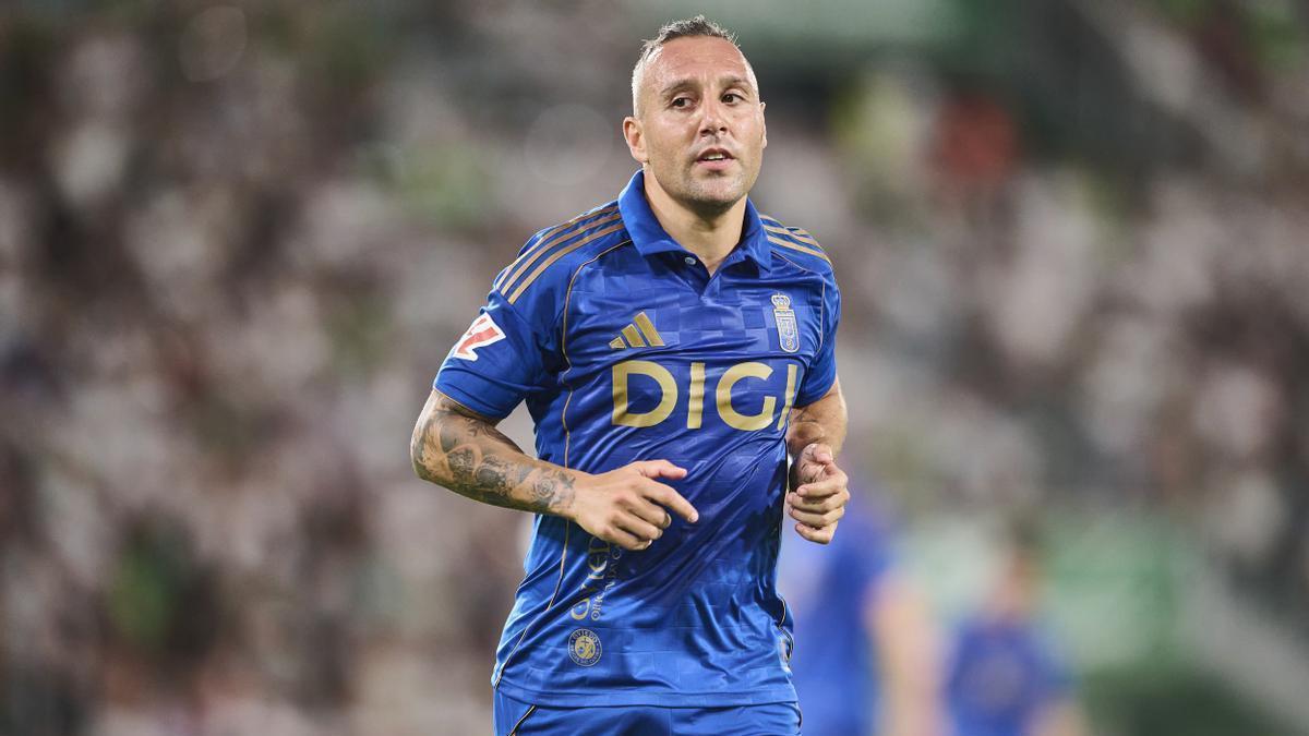 Santi Cazorla, durante un partido del Oviedo de la presente temporada.