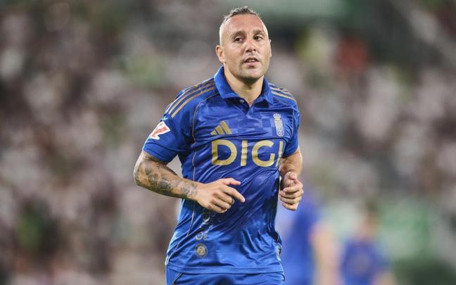 Santi Cazorla, durante un partido del Oviedo de la presente temporada.