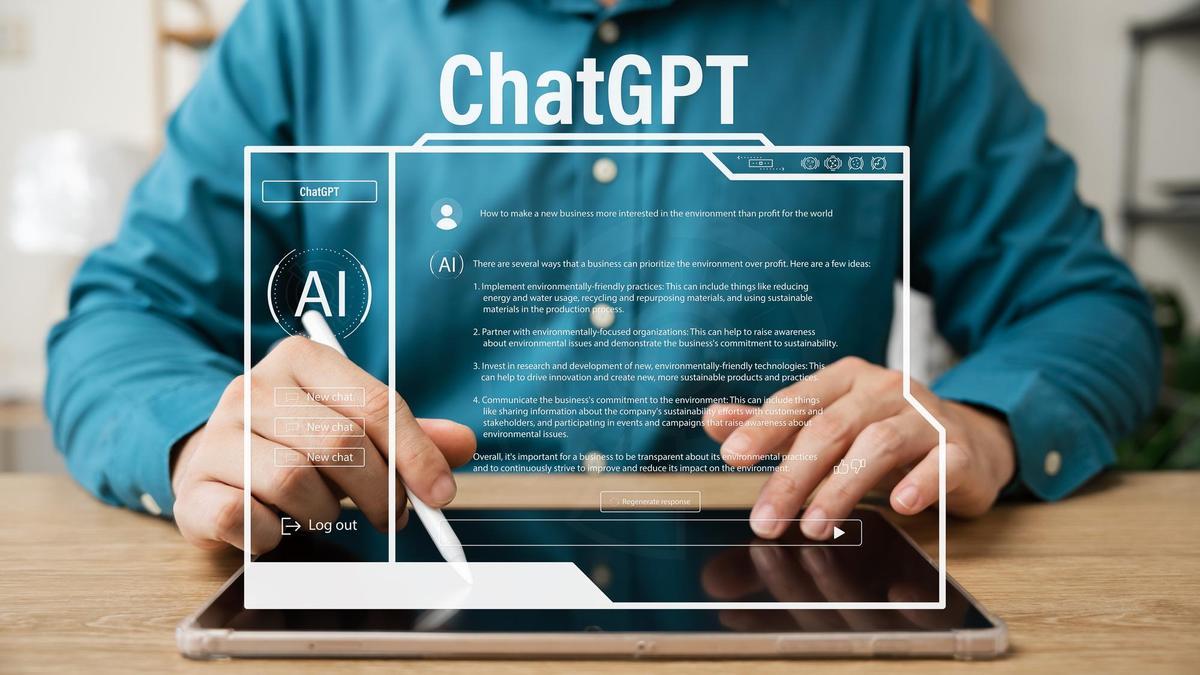 Un hombre utiliza ChatGPT, el chatbot de inteligencia artificial de OpenAI.
