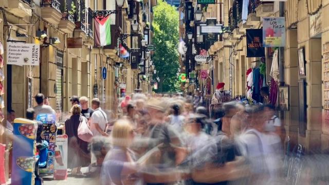 Una calle abarrotada de Donostia.