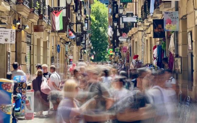 Una calle abarrotada de Donostia.