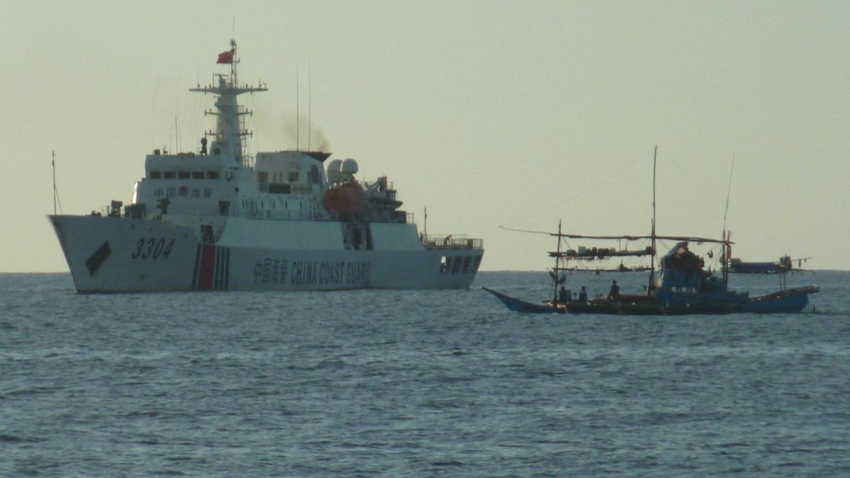 Los tripulantes fueron rescatados por un buque con bandera extranjera y serán llevados al puerto de Subic, unos 150 kilómetros al norte de Manila.