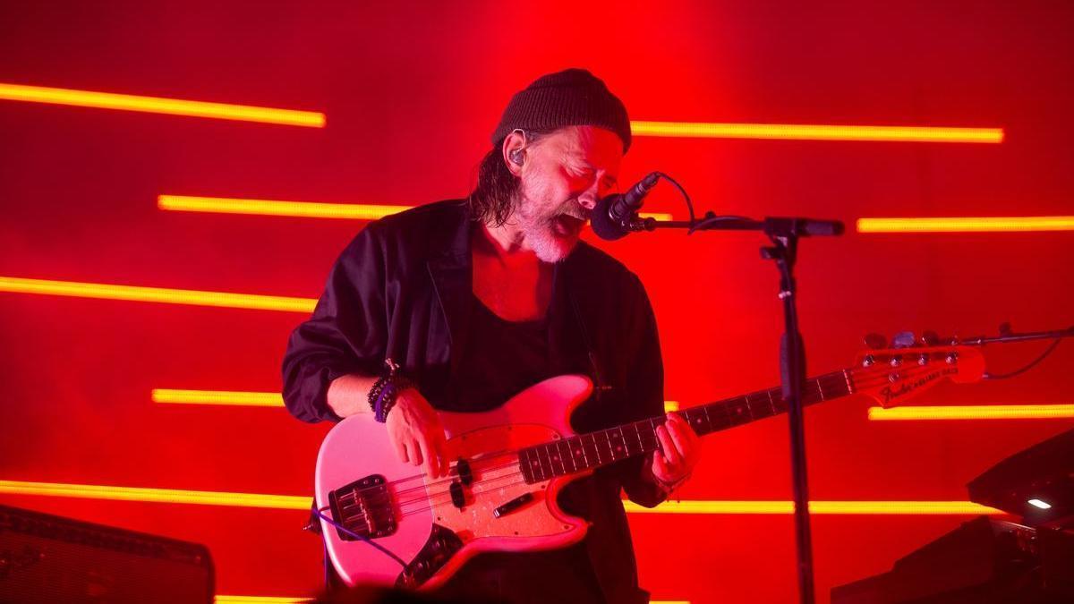 El músico inglés Thom York, vocalista de Radiohead, durante un concierto en 2022.