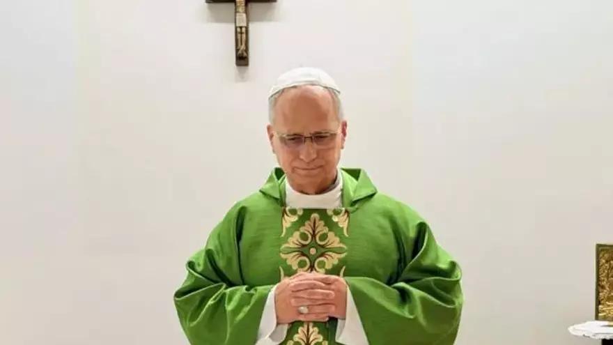 El Vaticano ha publicado este viernes la primera imagen del papa León XIV tras su operación de pulmón.