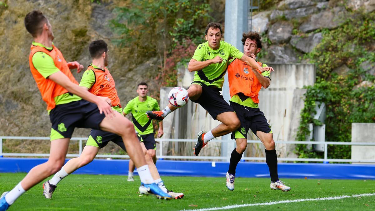 Los jugadores de la Real, durante un entrenamiento en Zubieta