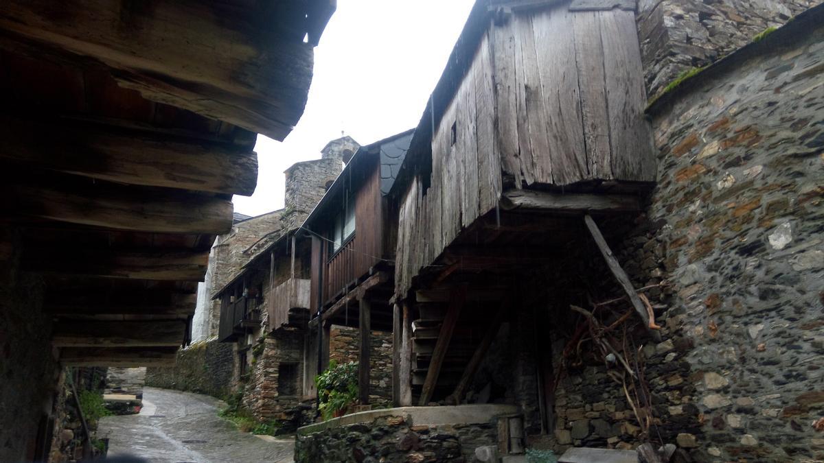 Una calle de Peñalba de Santiago.