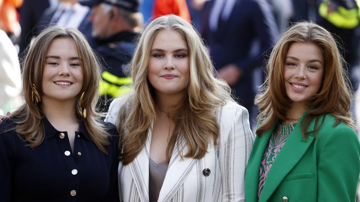 Imagen de archivo de las princesas de Países Bajos; Ariane, Amalia y Alexia.