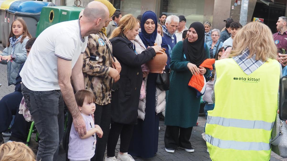 La diversidad de la población tiene reflejo en diferentes eventos que tienen lugar en la localidad, como la iniciativa en apoyo al euskera Tantanez Tantan