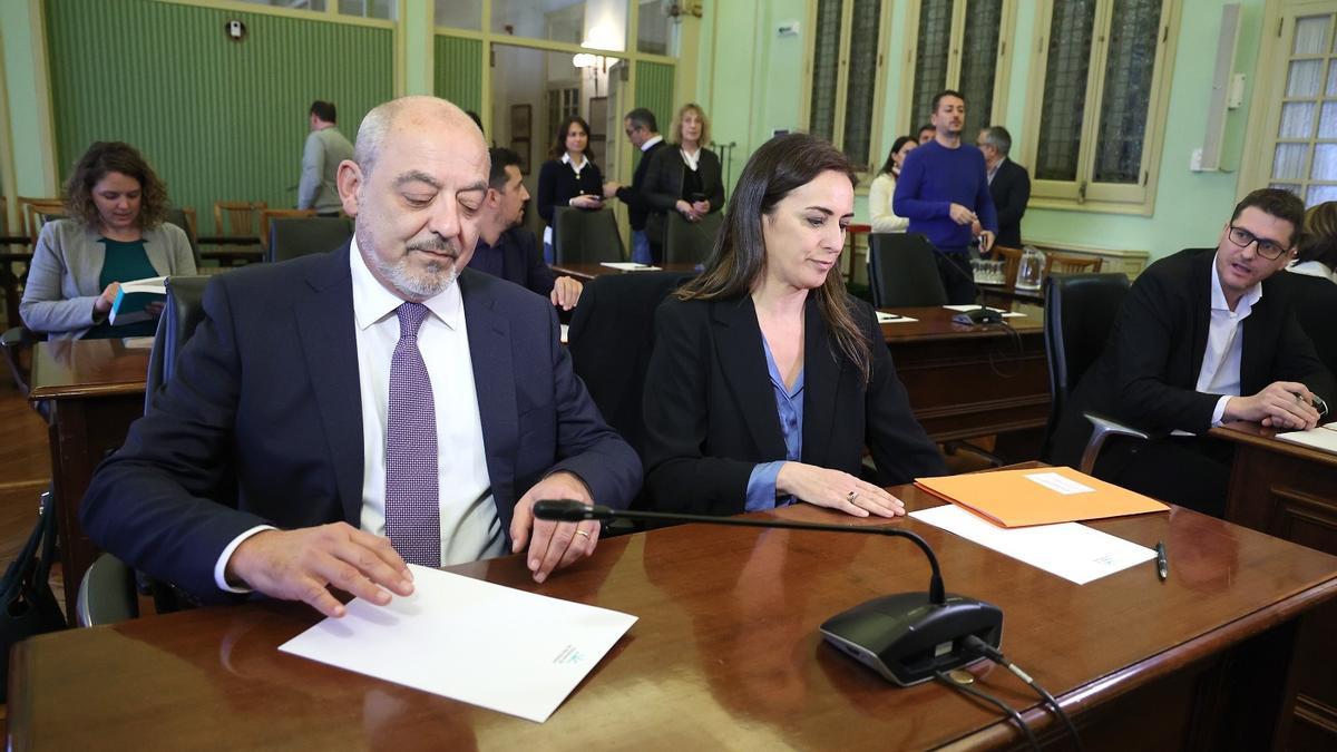 La portavoz parlamentaria de Vox, Idoia Ribas, y el portavoz adjunto, Sergio Rodríguez.