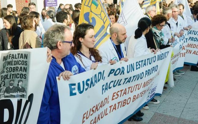 En imágenes: Los médicos de Osakidetza llamados a secundar dos nuevas huelgas por un estatuto médico propio