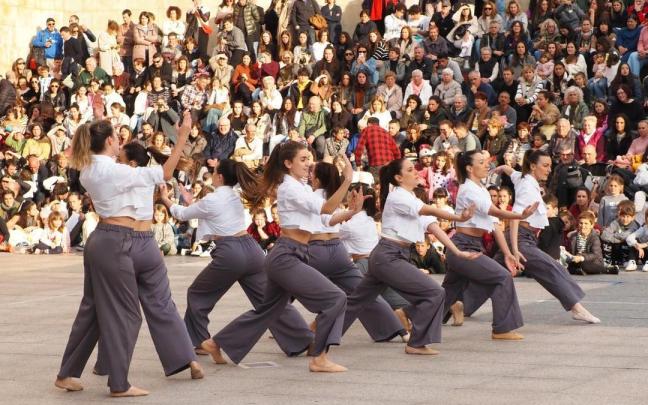 El Día Internacional de la Danza se cerrará con una sucesión de actuaciones en la plaza Unzaga a la que seguirá una romería.