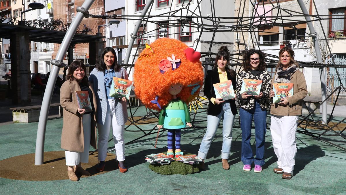 El parque infantil de Aita Agirre ha servido de marco a la presentación del libro que relata las aventuras de Bruna